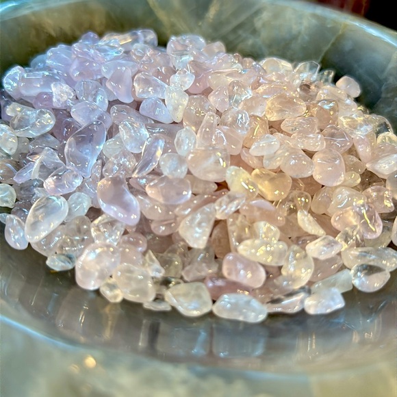 🎄SALE🎄Rose Quartz Crystal Chips! 12.8 oz bag - Picture 3 of 4